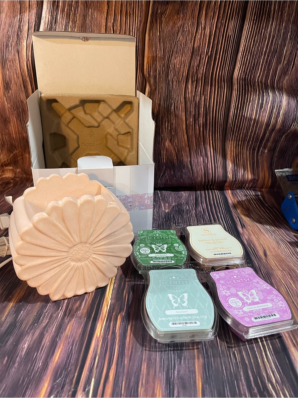 New Daisy Pink Big with cord Scentsy Warmer Scentsy Bar Wax Melts 4 kinds